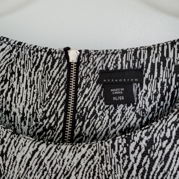 Black and white blouse - Picture 3 of 3